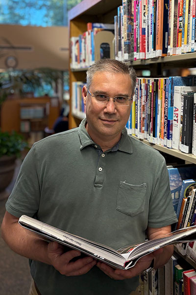 Picture of historical fiction author Paul Jariabek in the Mission Viejo Library